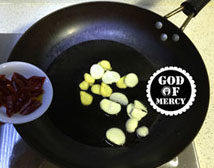 12、炒猪腰花怎么做才能去腥臊味？ ,汇入干辣椒