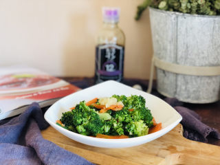 13、蒜蓉西兰花,成品。