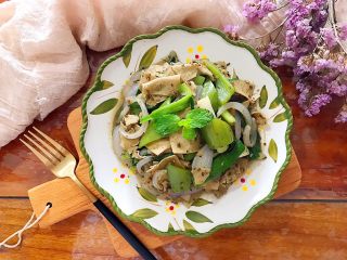 14、家常孜然四宝,按照芽芽的惯例，还是要美美的摆拍一下的！????