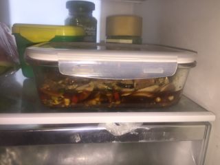 11、凉拌鸭胗（酸辣味）,天热记得入冰箱冷藏，八个小时左右可以吃了。