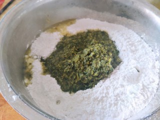 6、潮汕鼠曲粿,面粉里放上鼠曲草碎