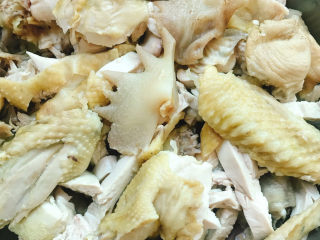 3、麻辣鸡块,切成块