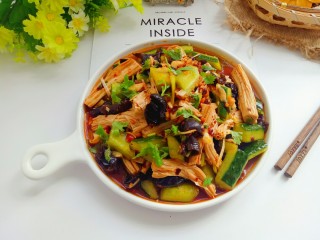 15、黄瓜拌腐竹,装盘