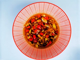 12、响油黄瓜卷,拌匀。