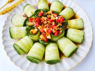 14、响油黄瓜卷,清爽可口、低脂美味的响油黄瓜卷就做好啦！