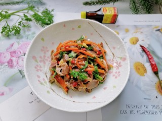 17、凉拌鸡胗,拍上成品图,一道清爽又美味的凉拌鸡胗就完成了。