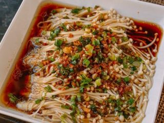 11、凉拌金针菇,凉拌金针菇，凉菜中的翘楚！