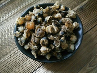 1、芹菜炒全贝干,全贝适量