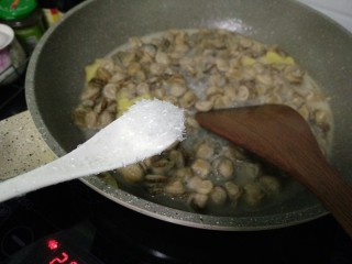 10、芹菜炒全贝干,放味精，盐