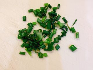 3、花生酱拌面,葱切丁