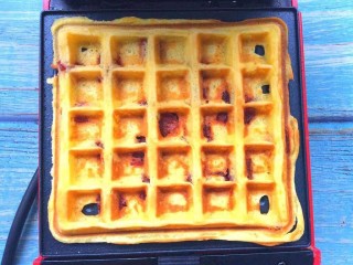 12、酸奶山楂糕华夫饼,酸甜软香的华夫饼就好了