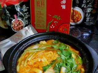 1、番茄火锅底料炖娃娃菜排骨煲,成品图