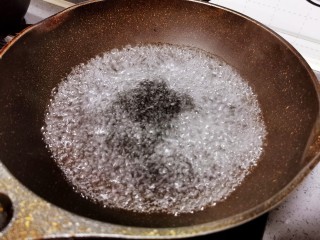 7、黄瓜凉拌金针菇,烧开水