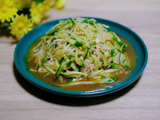16、黄瓜凉拌金针菇,成品图