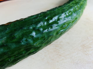 1、黄瓜拌腐竹,黄瓜1根