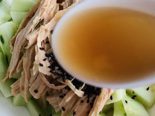 10、黄瓜拌腐竹,加芝麻油