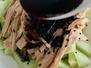 13、黄瓜拌腐竹,加酱油