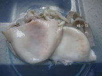 4、酱爆墨鱼卷儿,清洗干净的样子~墨鱼须我拿来做了别的菜~当然一起炒了也行