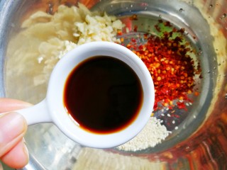 8、酸辣爽口的凉拌鸡丝,2勺陈醋。