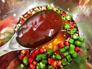 11、冰镇捞汁小海鲜,加入蚝油