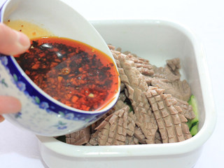 11、美味快手菜-----口水腰花,淋在腰花片上