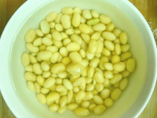 2、醋泡黄豆,浸泡过夜