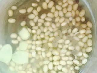 8、醋泡黄豆,煮熟的黄豆