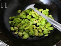 11、 糖醋蚕豆,炒至蚕豆两面金黄，出现焦斑，关火