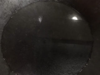 4、蚝油金针菇,锅里放水烧开