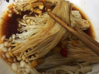 17、蚝油金针菇,滑滑的，很有菇类独特的鲜甜