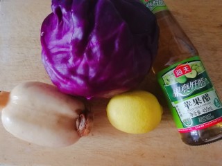 1、胭脂藕片,准备食材。