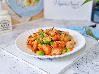 15、山葵木鱼花三文鱼沙拉,淋上少许橄榄油，撒上胡椒粉，拌均匀即可食用啦！