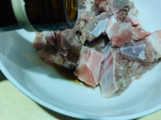 5、糖醋菠萝排骨,排骨加料酒；