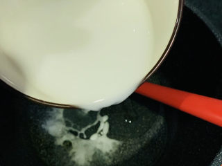 17、糖醋菠萝排骨,加水淀粉；