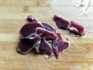 2、苔干炒鸭胗#鸭胗搭配这个菜下饭又下酒#,苔干一包，朋友老家带来的。