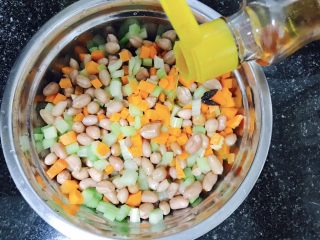 16、凉拌花生,加入这道菜的精华——香油！