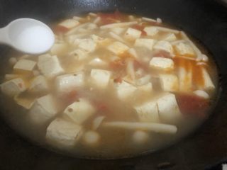 13、白玉菇豆腐汤,再下盐