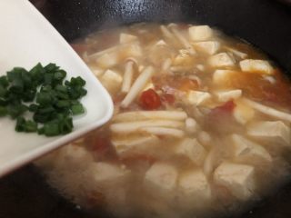 15、白玉菇豆腐汤,下葱花关火起锅