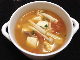 16、白玉菇豆腐汤,白玉茹豆腐汤～