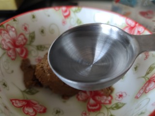 4、麻酱凉面,麻酱加水稀释