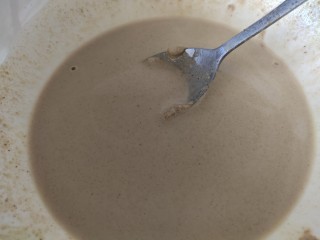 5、麻酱凉面,调成浓稠酸奶状