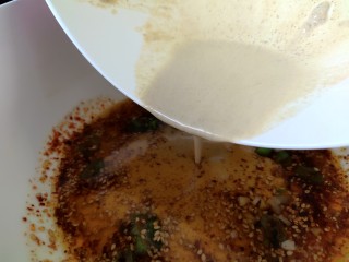 12、麻酱凉面,加入麻酱