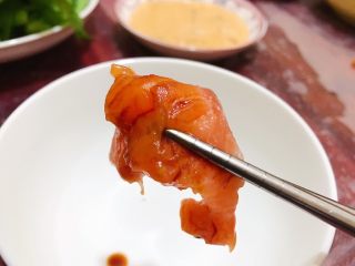 11、秋葵拌三文鱼,蘸着芥末生抽吃，好赞