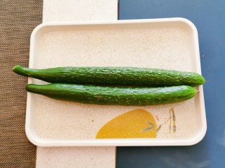 1、酸辣黄瓜条,黄瓜2棵