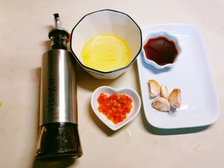 6、酸辣黄瓜条,黄瓜腌制时 准备好其它调味品