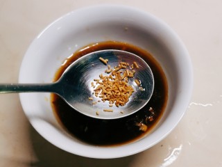 12、酸辣黄瓜条,放入鸡粉