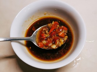 13、酸辣黄瓜条,搅拌均匀  碗汁就做好了