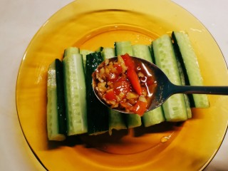 15、酸辣黄瓜条,浇上碗汁
