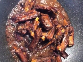 7、红烧排骨,最后收干汤汁出锅