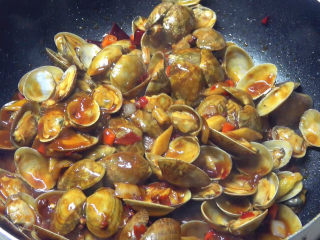 11、香辣花甲,翻炒均匀即可